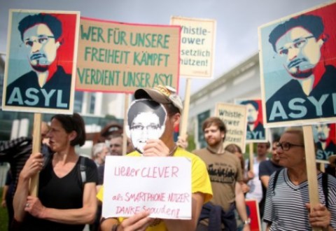 Демонстрация в поддержку Сноудена